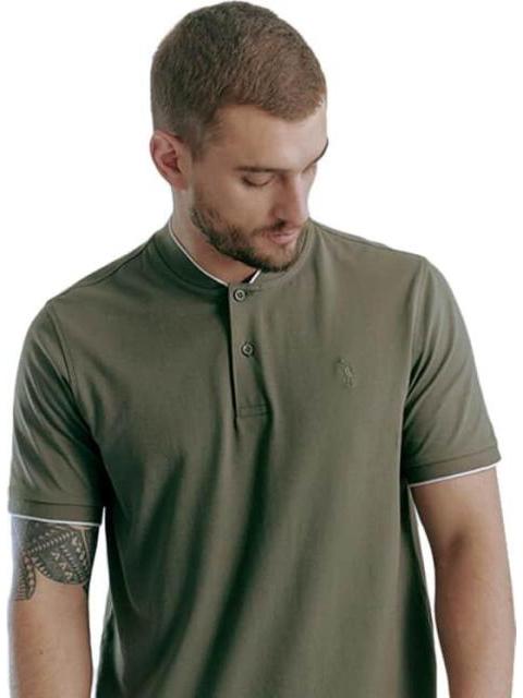 PLAYERA DE MODA CUELLO HENLEY VERDE OLIVO HPC POLO