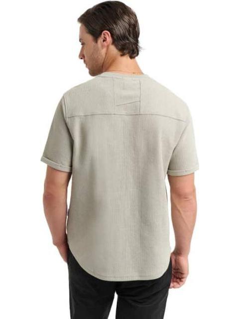 PLAYERA PLAYAERA CON PRINT LOCALIZADO VERDE D.E.E.P SELECTION